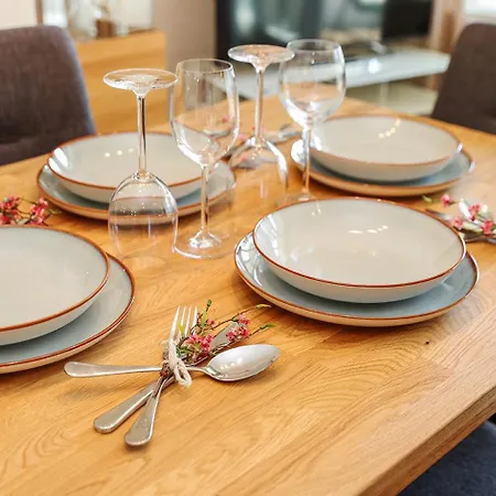 Alexandra - 13-16 Apartment *